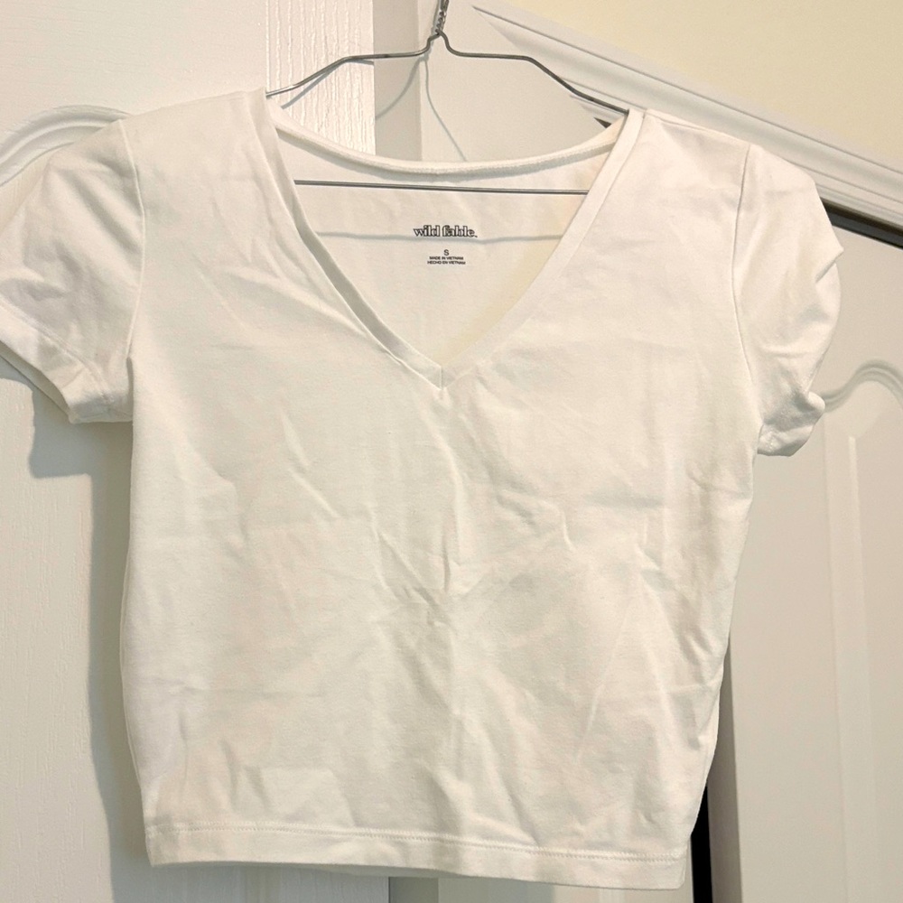 Wild Fable Women's Classic White V-Neck Tee